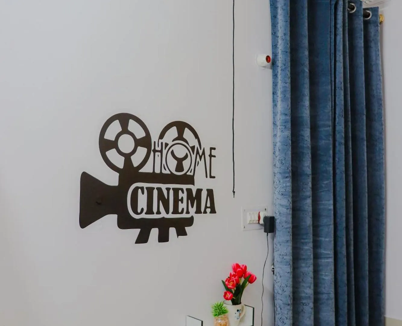 アパート グルガウンBollywood House 100 Inch Cinema Jacuzzi Party Couplesアパートメント